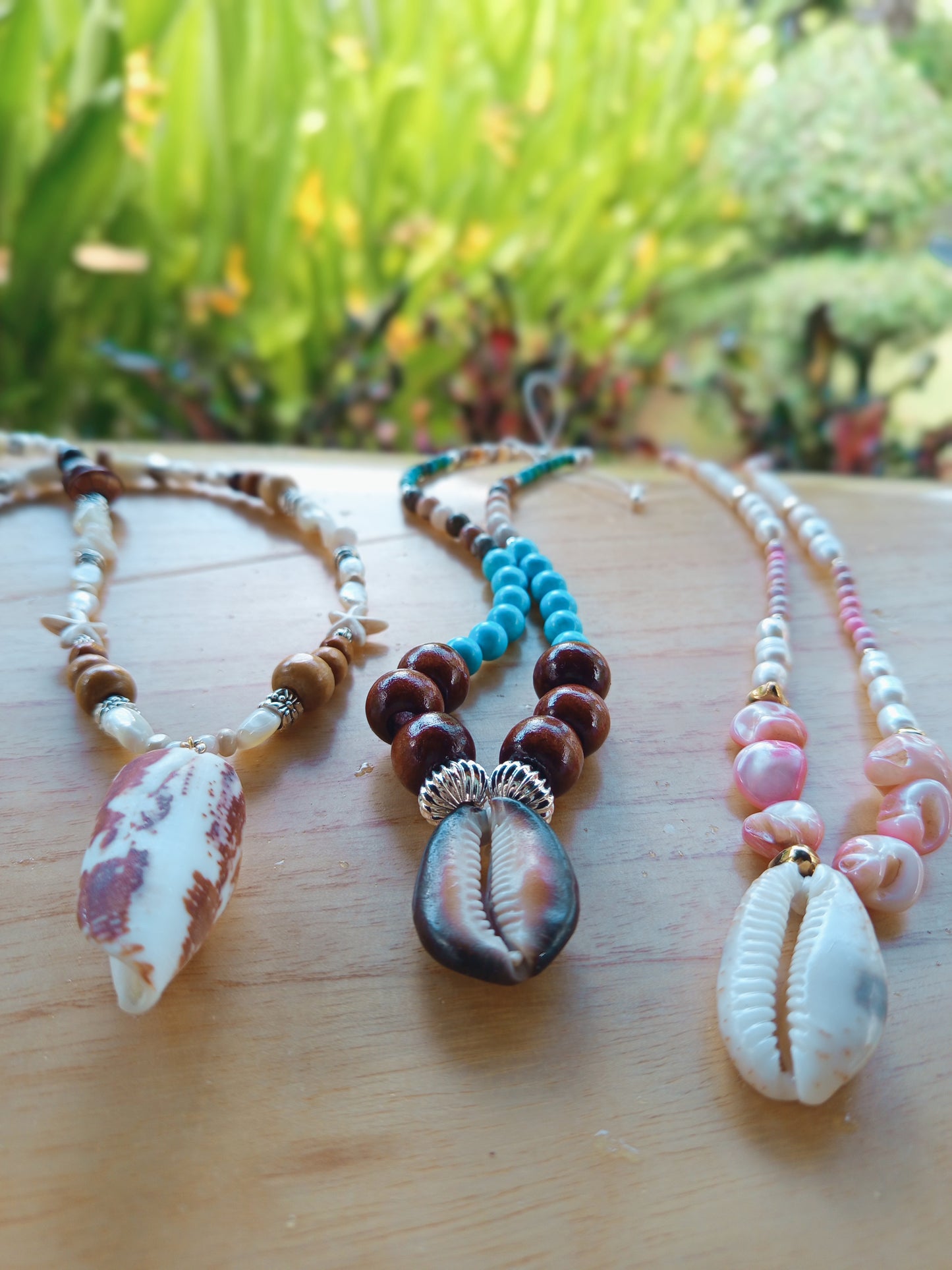 Tropical moments necklaces