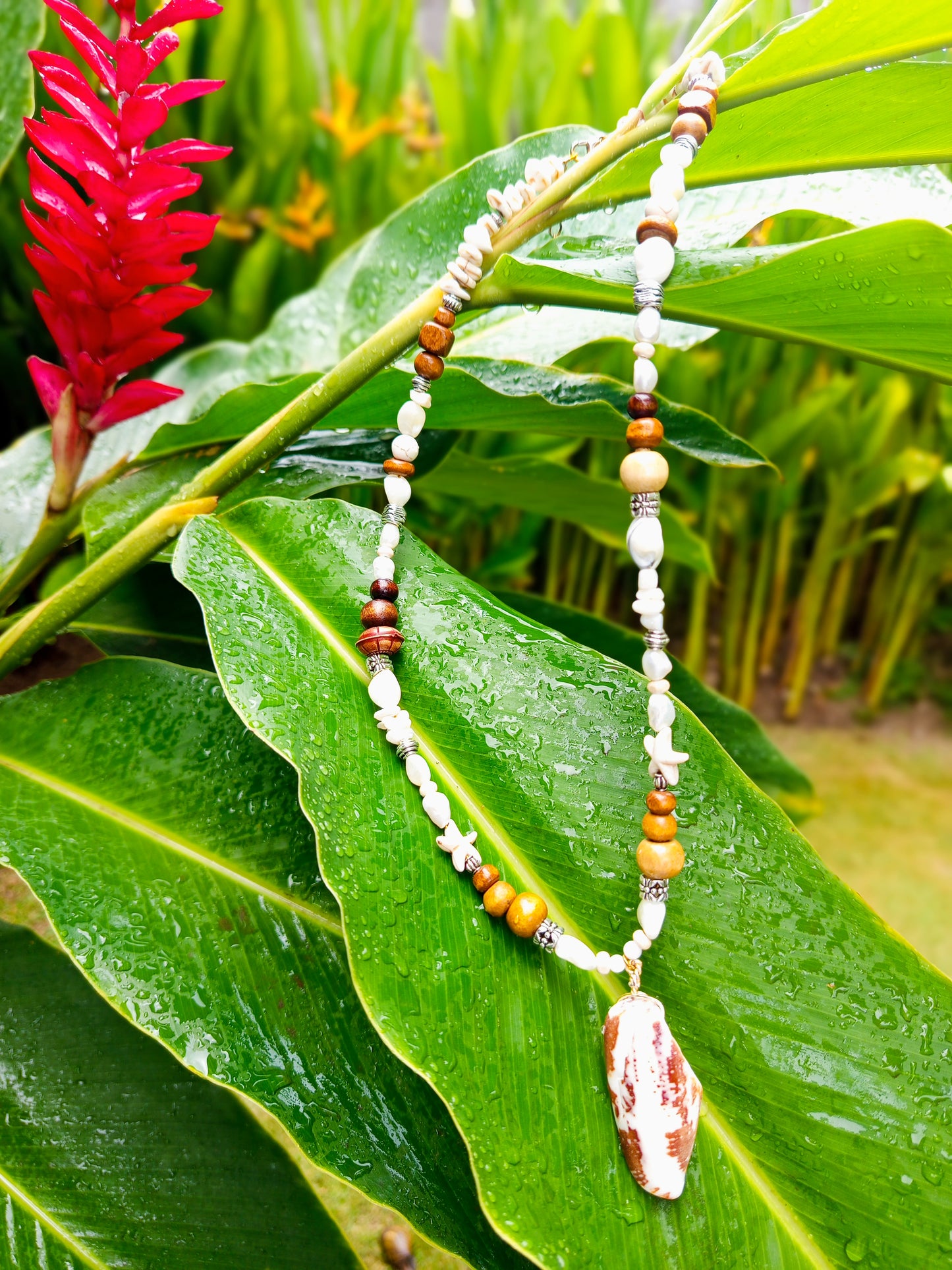 Tropical moments necklaces