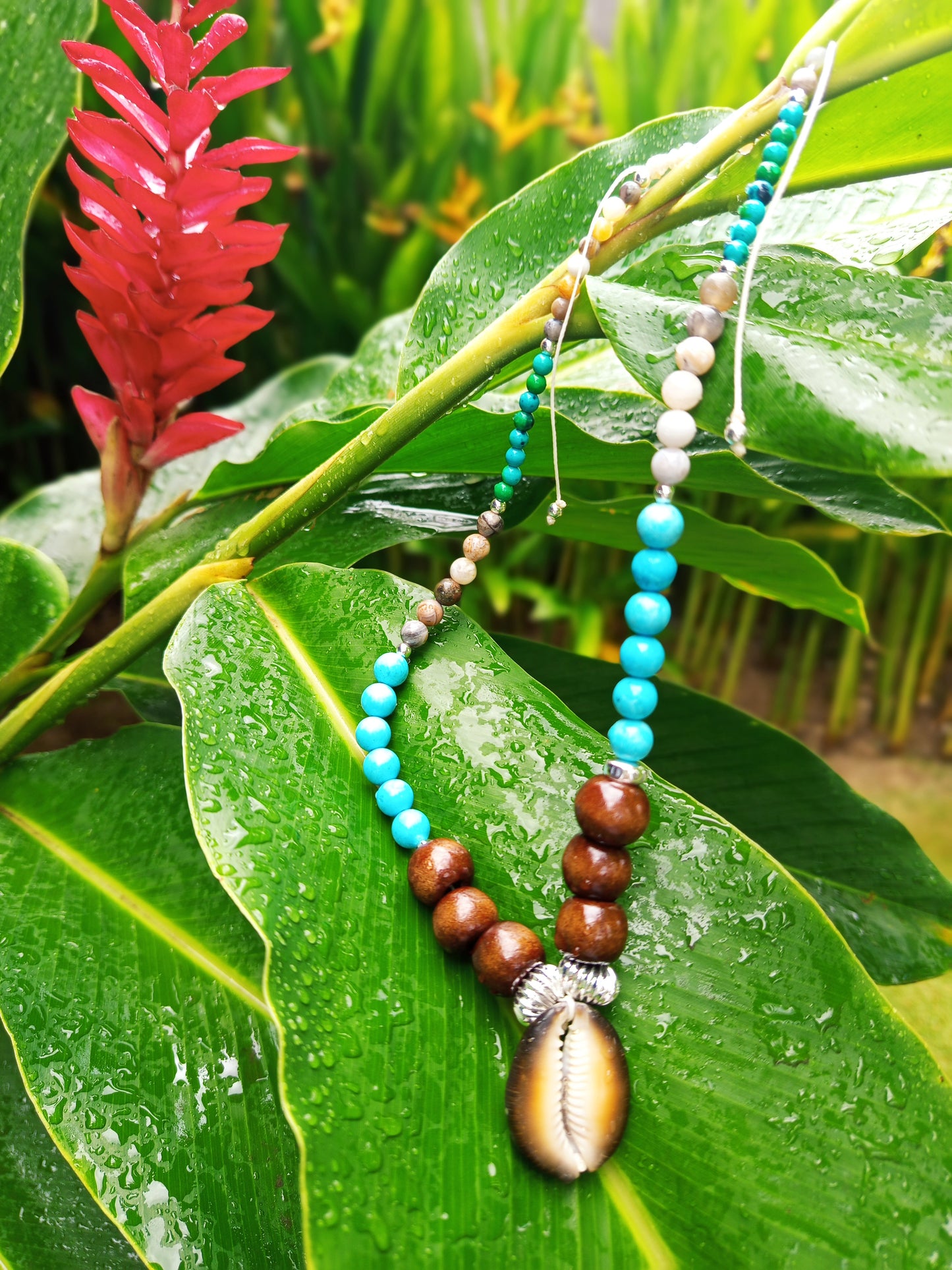 Tropical moments necklaces