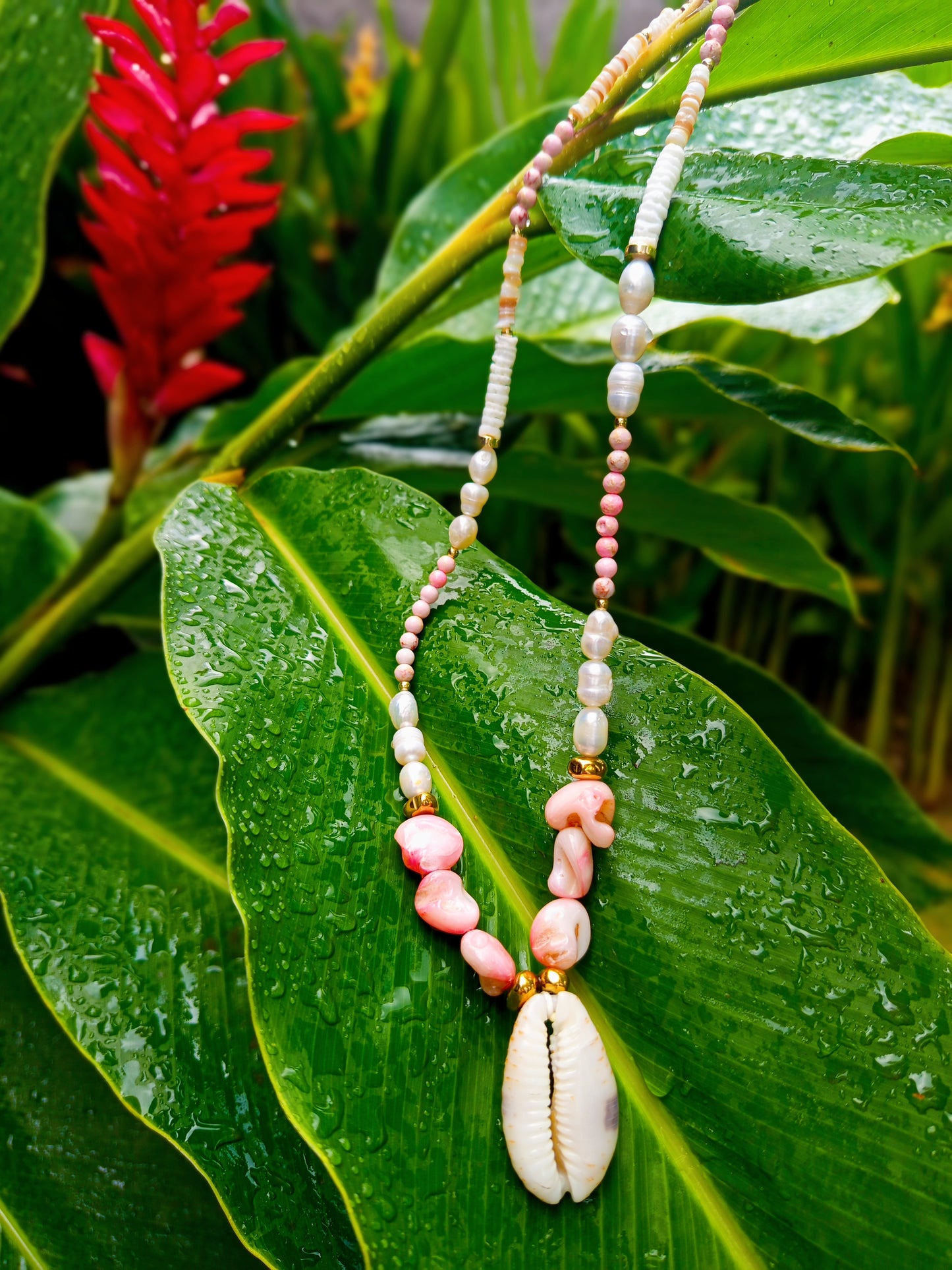 Tropical moments necklaces