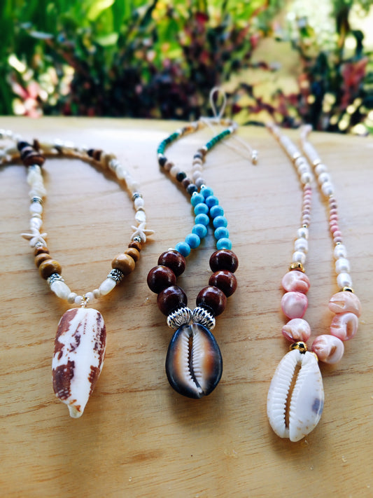 Tropical moments necklaces